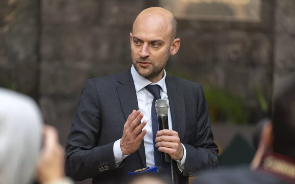 French FM Claims: A Simple Postal Letter Could Reimpose Decade-Old Global Sanctions on Iran’s Arms, Nuclear Tech, Banks, and Insurers