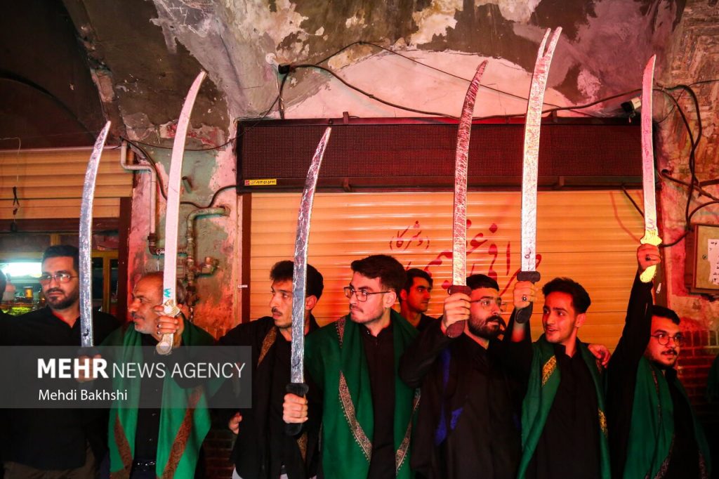 Striking Images: Najaf Mourners in Qom Perform the Solemn 'Sword Practice' Ritual