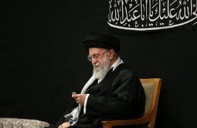 What Did the Leader’s Presence at the Ashura Night Ceremony in Imam Khomeini Hussainiyah Signify?