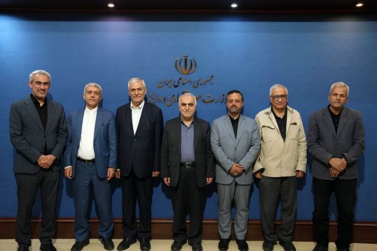 Civilzadeh Meets Former Economic Ministers to Chart Future Growth
