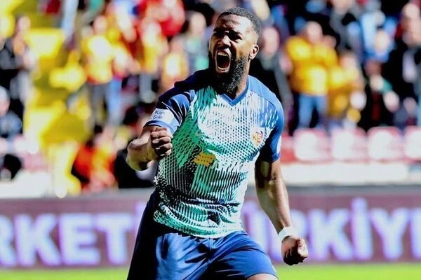 خبر خوب برای استقلال از بمب نقل و انتقالات استقلال / غول نقل و انتقالات استقلال با هیجان کامل به هوادران استقلال پیام قهرمانی فرستاد!