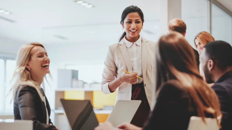 انواع رهبران تأثیرگذار و الگوهای رفتاری آن‌ها: شما کدام یک هستید؟  انواع رهبران و الگوهای رفتاری‌شان می‌تواند راهنمایی برای رشد و توسعه شما به عنوان یک رهبر باشد.