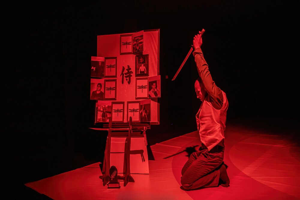 پایان غم‌انگیز زندگی یک قهرمان سوژه نمایش شد؛ مونولوگی با ۷ شخصیت!