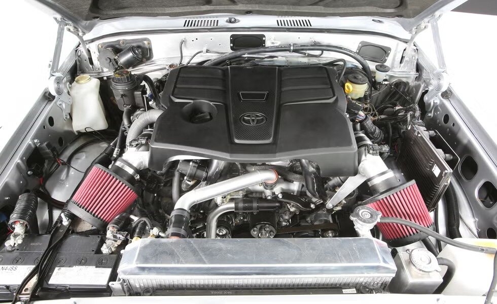 ترکیبی جذاب برای عاشقان لندکروزر / شاسیبلند هیولا با موتور شش سیلندر جدید / عکس