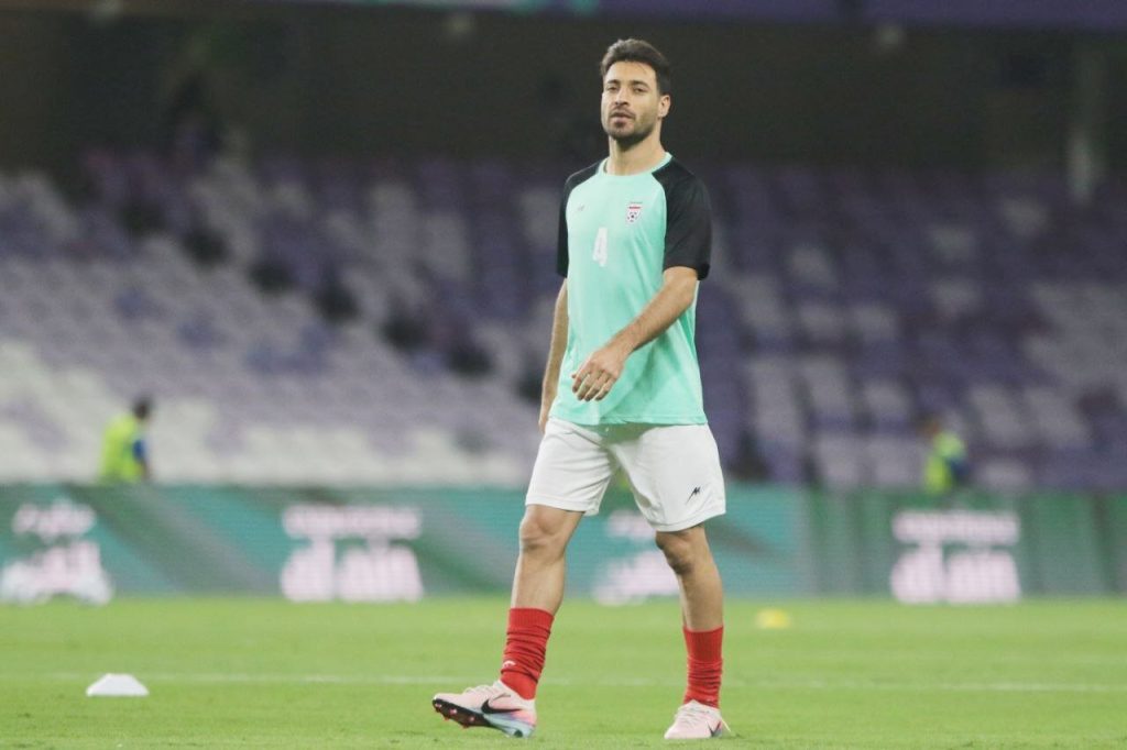 بازیکنی که مردمش را «بیعقل» میخواند، چگونه مدعی غیرت ملی است؟