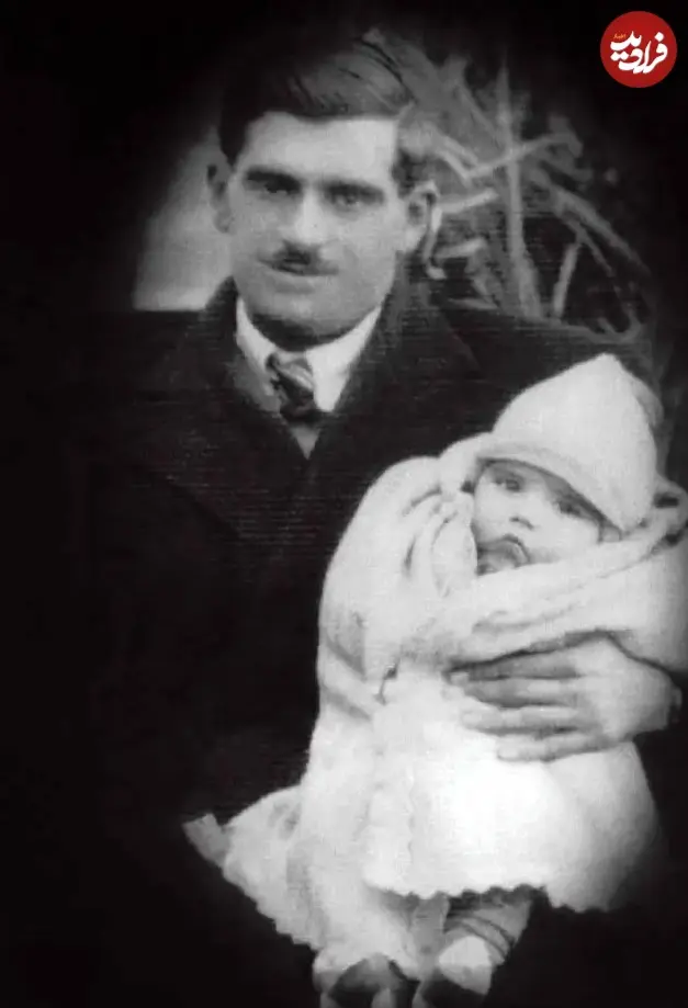 محمدرضا شجریان در آغوش پدرش