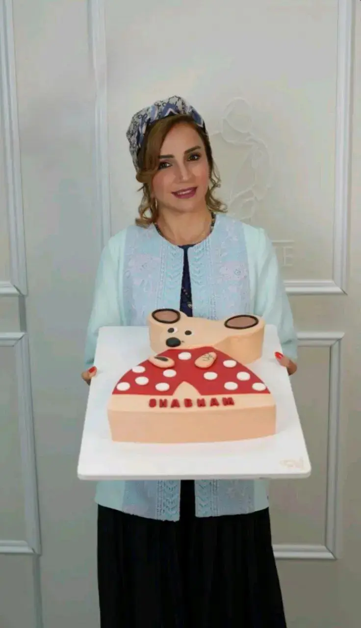 جشن تولد نوستالژیک شبنم قلی‌خانی؛ تصاویر جدید با حال‌ و هوای جذاب دهه ۶۰ /  عکس‌های خاص جشن تولد شبنم قلی‌خانی با تم دهه ۶۰ منتشر شد؛ استایل متفاوت بازیگر محبوب