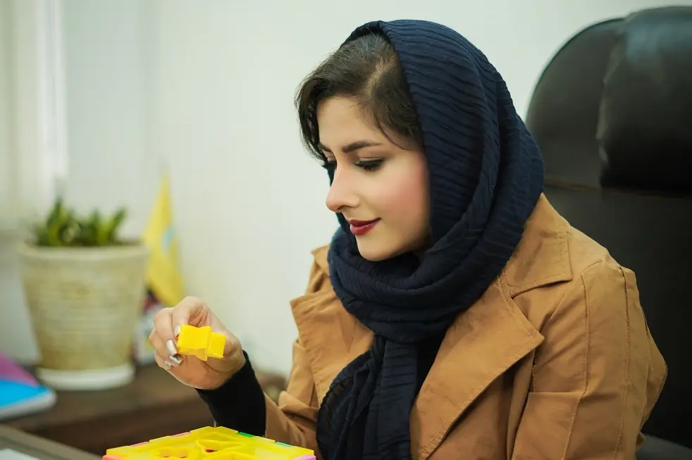 آموزش‌ های کاربردی برای وقت‌ شناس کردن نسل جدید: چگونه فرزندانمان را در عصر دیجیتال، مدیر زمان کنیم؟ دکتر پریسا کربلایی حسنی پاسخ می دهد