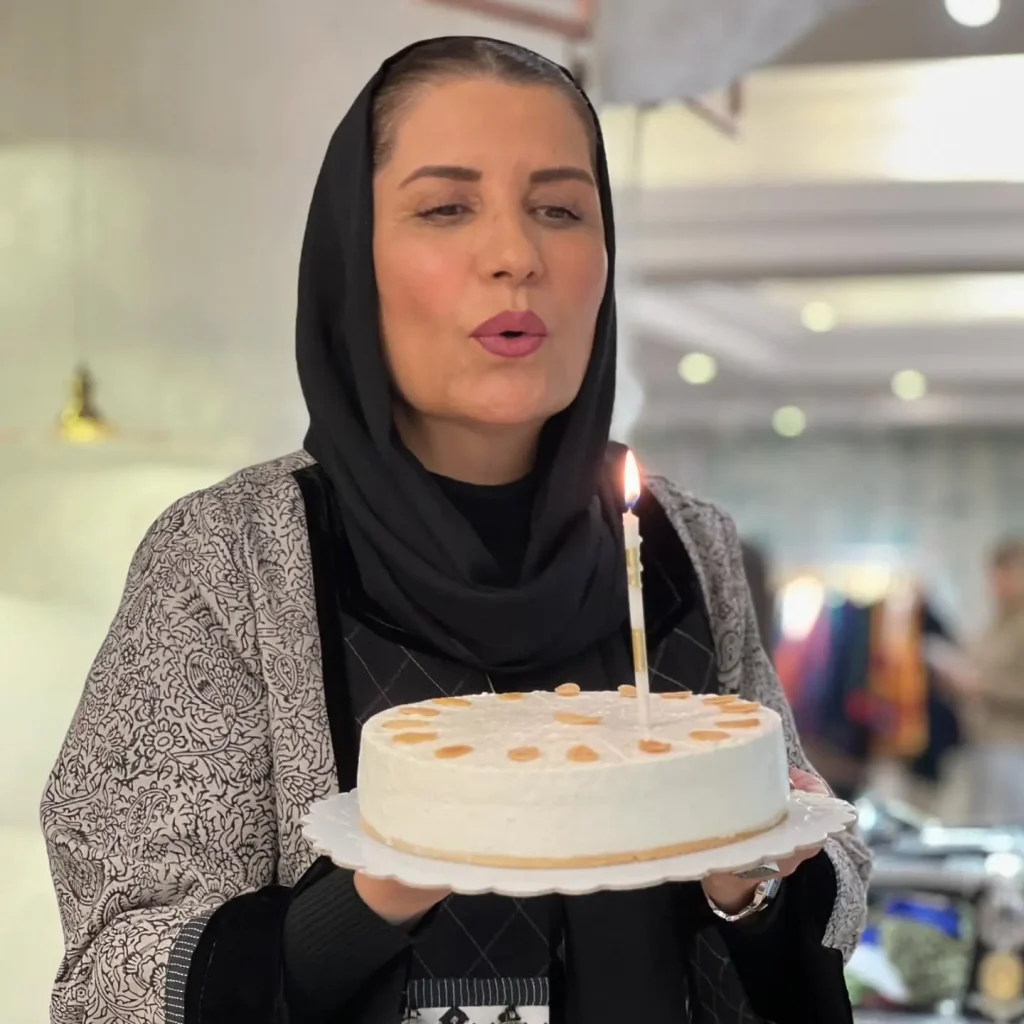 تصویر پُر بازدید از فریبا کوثری بازیگر فیلم «دلشکسته، در مراسم تولدش / عکس پربازدید از تولد خانم بازیگرِ فیلم دلشکسته