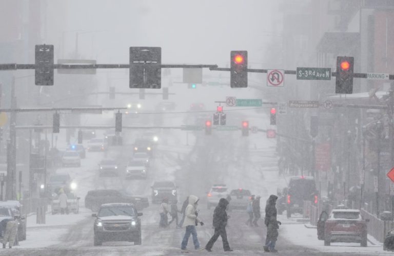 طوفان در آمریکا: حداقل هفت کشته و قطعی برق بیش از یک میلیون نفر