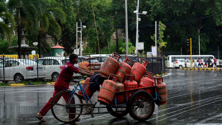 Crisis Contagion: India's Top Cities Face Hospitality Shutdowns as Middle East Tensions Spark Gas Emergency