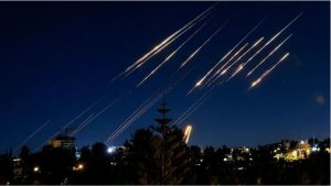 اصابت مستقیم موشک ایرانی به منطقه حساس دیمونا؛ 20 اسرائیلی زخمی شدند+فیلم