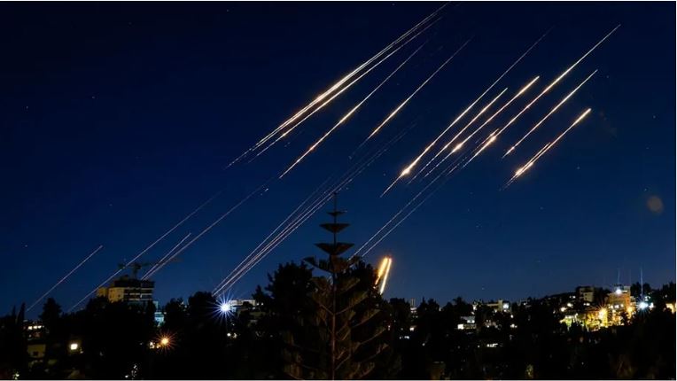 اصابت مستقیم موشک ایرانی به منطقه حساس دیمونا؛ 20 اسرائیلی زخمی شدند+فیلم