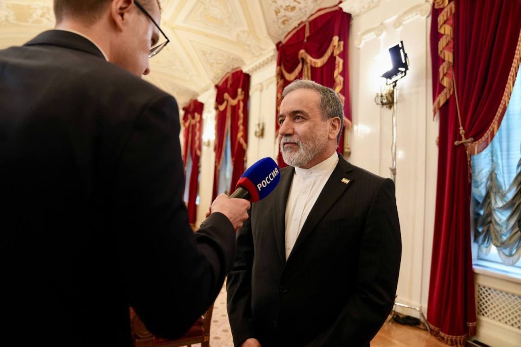 Iran Mulls Moscow Talks: US Grasping at Straws for Negotiation