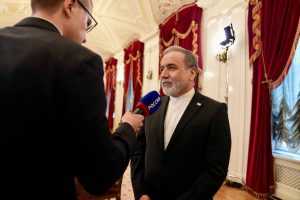 Iran Mulls Moscow Talks: US Grasping at Straws for Negotiation