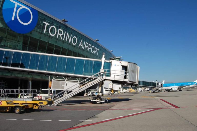 Italy Grounds Jets Amid Energy Crunch, Airport Fuel Curbs Bite
